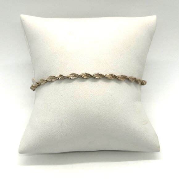 Sterling Silver Bracelet Delicate Twisted Chain 925 Lobster Lightweight 7 Inches - Picture 1 of 9